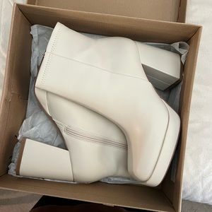 Steve Madden Women’s Kaleb Boot Off White